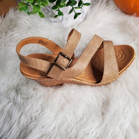 Women's Tan Wedge Sandals - Picture 6 of 8